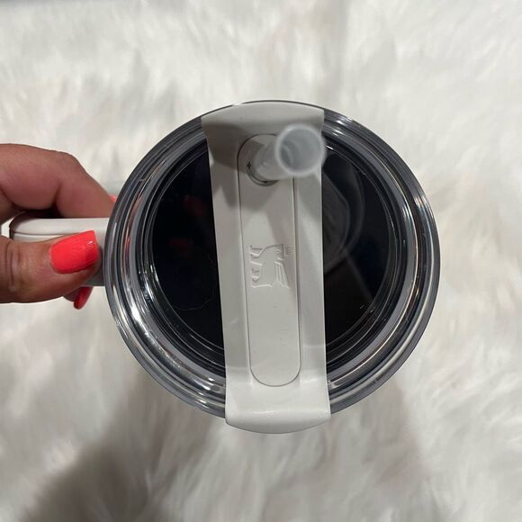 NWOT Stanley Winterscape Quencher H2.0 FlowState Travel Tumbler White 40 oz. - Picture 2 of 7